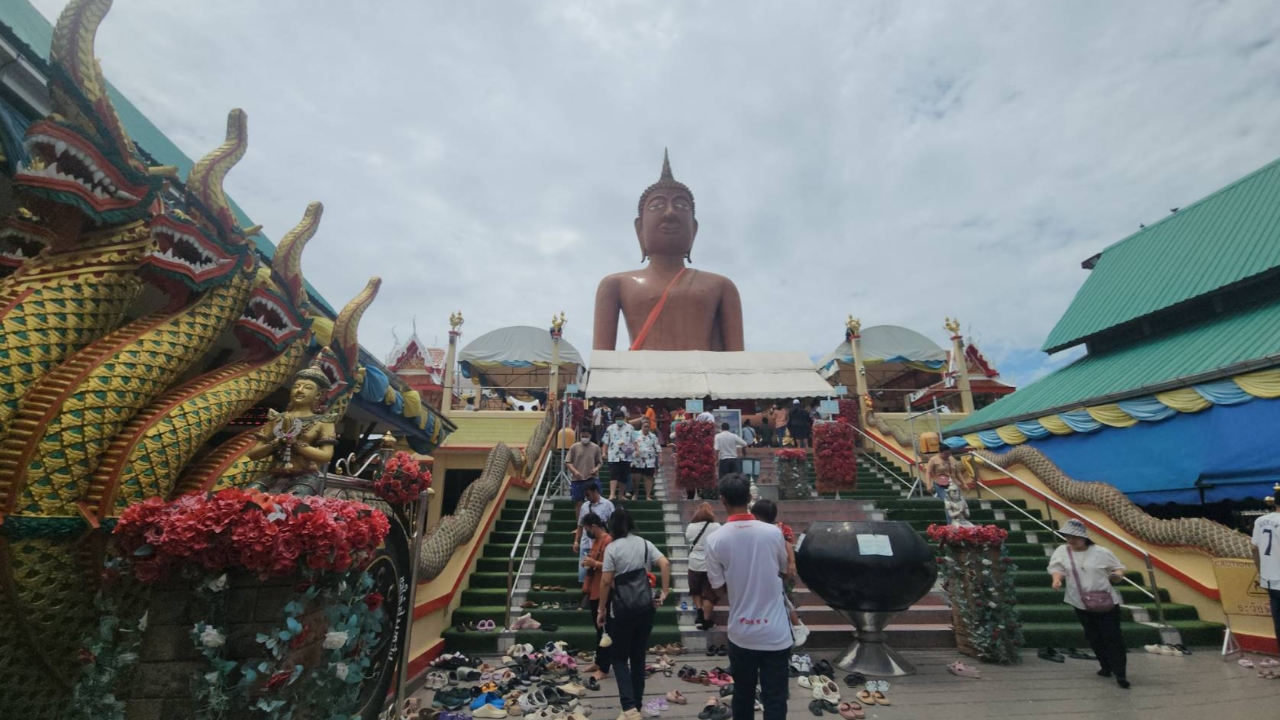 สาวเขย่าเซียมซี "หลวงพ่อสมหวัง" ยิ้มได้เลขเด็ดลุ้นโชคงวด 16/9/67