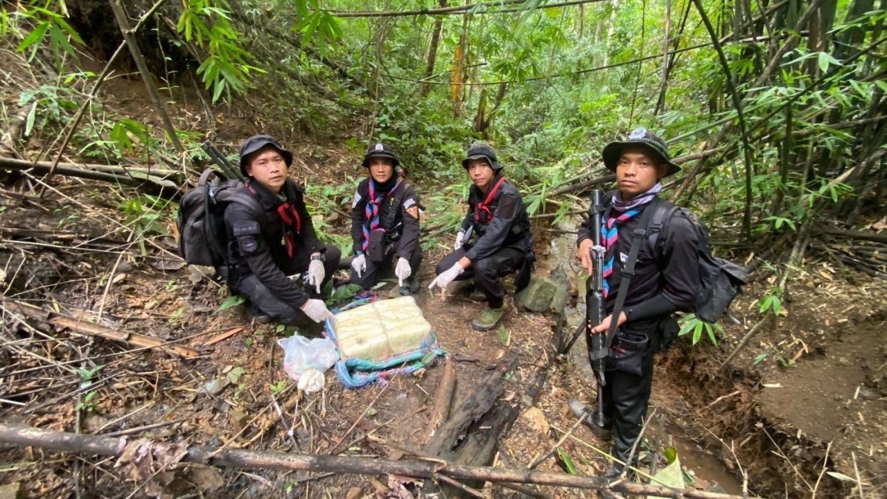 เจ้าหน้าที่สกัดจับ ขบวนการลักลอบ "ขนยาเสพติด" ยิงปะทะกลุ่มผู้ต้องสงสัย ดับ 6 ศพ