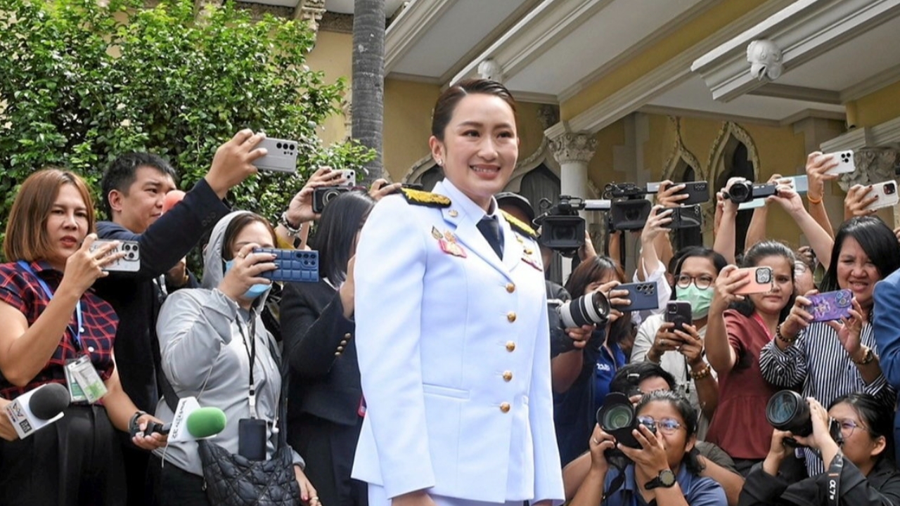 “แพทองธาร” เข้าทำเนียบถ่ายเซลฟี่กับ รมต.-“ภูมิธรรม” ซาบซึ้งในหลวงพระราชทานกำลังใจ ครม.