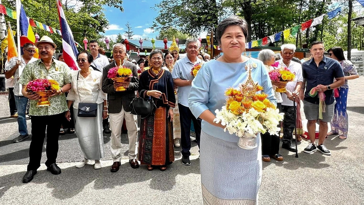 กสญ. ณ นครนิวยอร์ก ร่วมพิธีฉลองสมโภช เจดีย์ไตรรัตนพุทธญาณรังสีบุพการีศรีมงคล