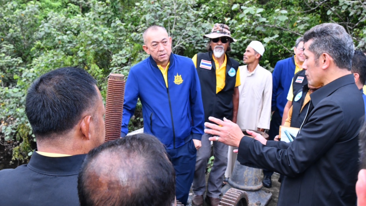 “เฉลิมชัย” ลั่น ห่วงคนใต้ ลุยลงพื้นที่ตรวจน้ำท่วมสงขลา ยันเราไม่ทิ้งกัน