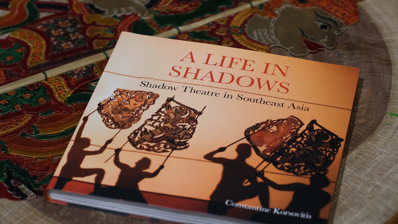 เปิดตัวหนังสือภาพ “A Life in Shadows” รวมความงดงามของศิลปะหนังตะลุง