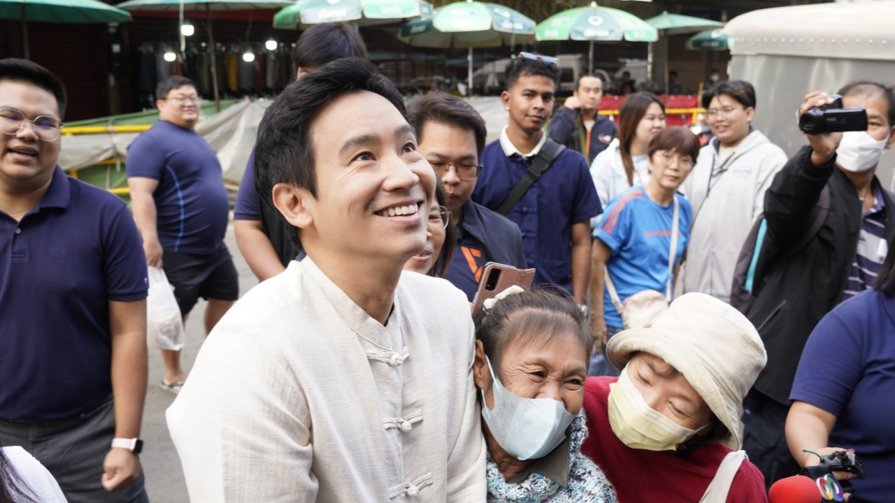 “พิธา” ไม่เห็นด้วยฉายา “แพทองโพย” แนะใช้เวทีสภาพิสูจน์ สยบคำครหาพึ่งบารมีพ่อ