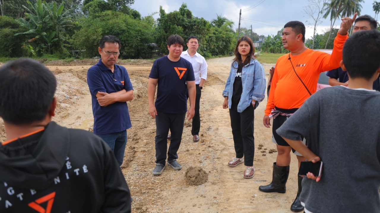 “ลิซ่า” นำทีมพรรคประชาชนภาคใต้ ฟังปัญหาหลังน้ำลด ชงเยียวยา 9,000 ถ้วนหน้า