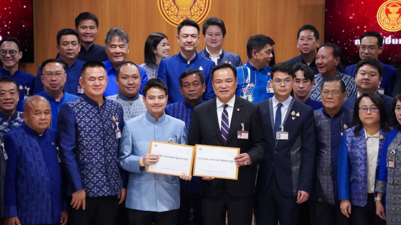 หัวหน้าพรรคภูมิใจไทย นำ สส. ยื่นร่างการศึกษาเท่าเทียม-อสม. หวังสภาฯ รีบบรรจุ